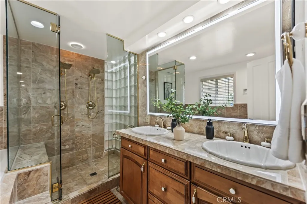 Sherman Oaks, California 91403, United States, 4 Bedrooms Bedrooms, ,4 BathroomsBathrooms,Residential,Active,129446