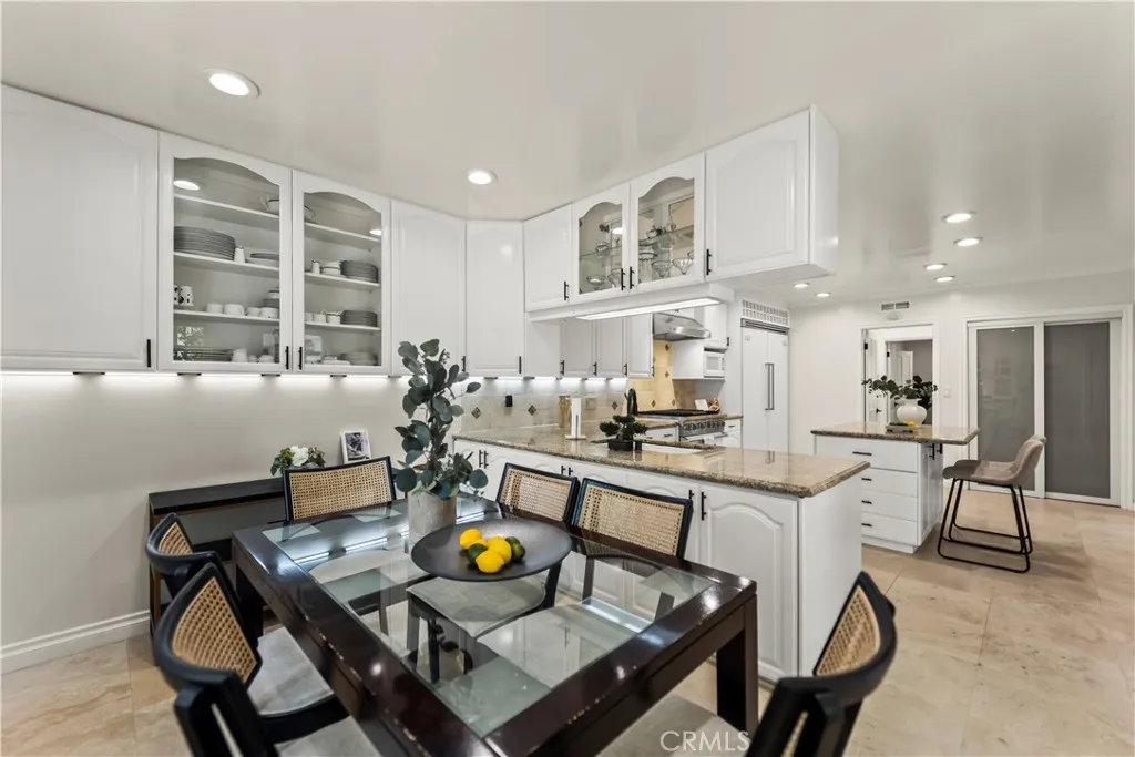 Sherman Oaks, California 91403, United States, 4 Bedrooms Bedrooms, ,4 BathroomsBathrooms,Residential,Active,129446