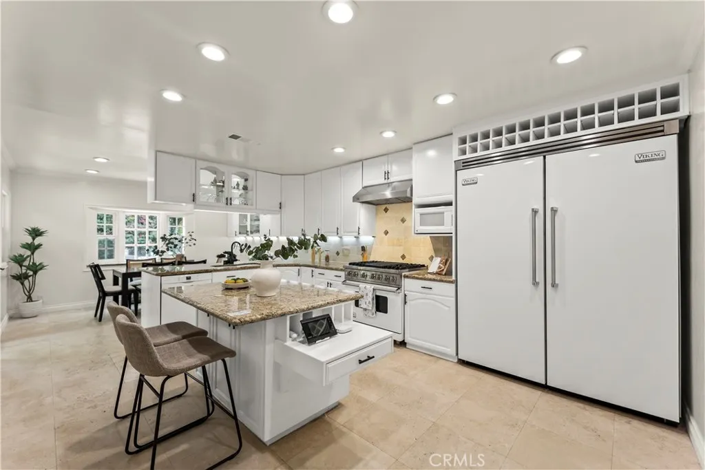 Sherman Oaks, California 91403, United States, 4 Bedrooms Bedrooms, ,4 BathroomsBathrooms,Residential,Active,129446