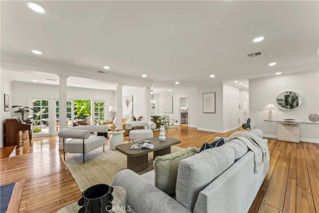 Sherman Oaks, California 91403, United States, 4 Bedrooms Bedrooms, ,4 BathroomsBathrooms,Residential,Active,129446