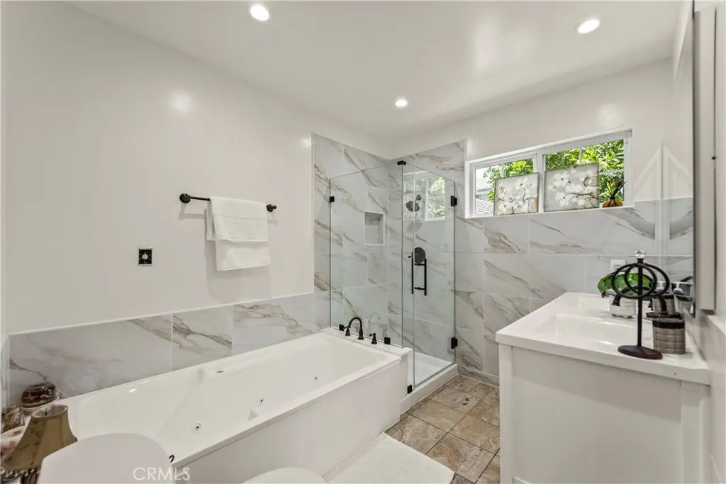 Sherman Oaks, California 91403, United States, 4 Bedrooms Bedrooms, ,4 BathroomsBathrooms,Residential,Active,129446