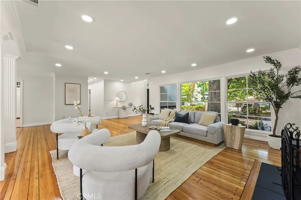 Sherman Oaks, California 91403, United States, 4 Bedrooms Bedrooms, ,4 BathroomsBathrooms,Residential,Active,129446