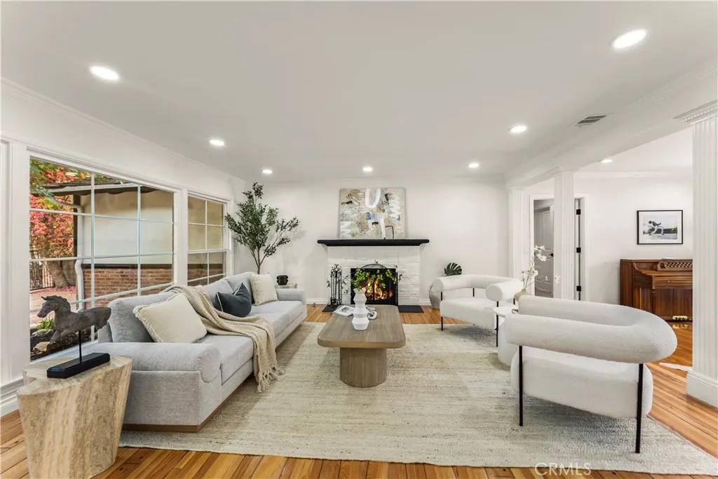 Sherman Oaks, California 91403, United States, 4 Bedrooms Bedrooms, ,4 BathroomsBathrooms,Residential,Active,129446