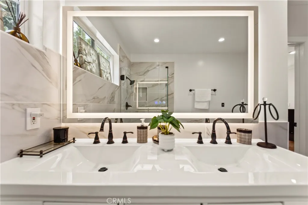 Sherman Oaks, California 91403, United States, 4 Bedrooms Bedrooms, ,4 BathroomsBathrooms,Residential,Active,129446