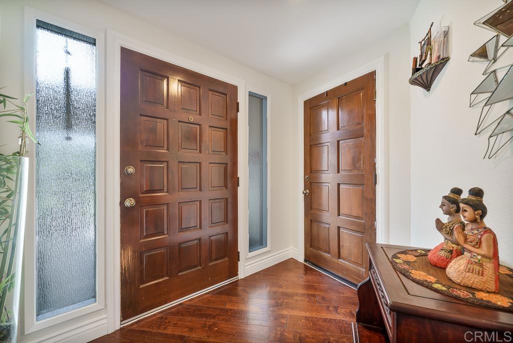 2719 Via Del Robles