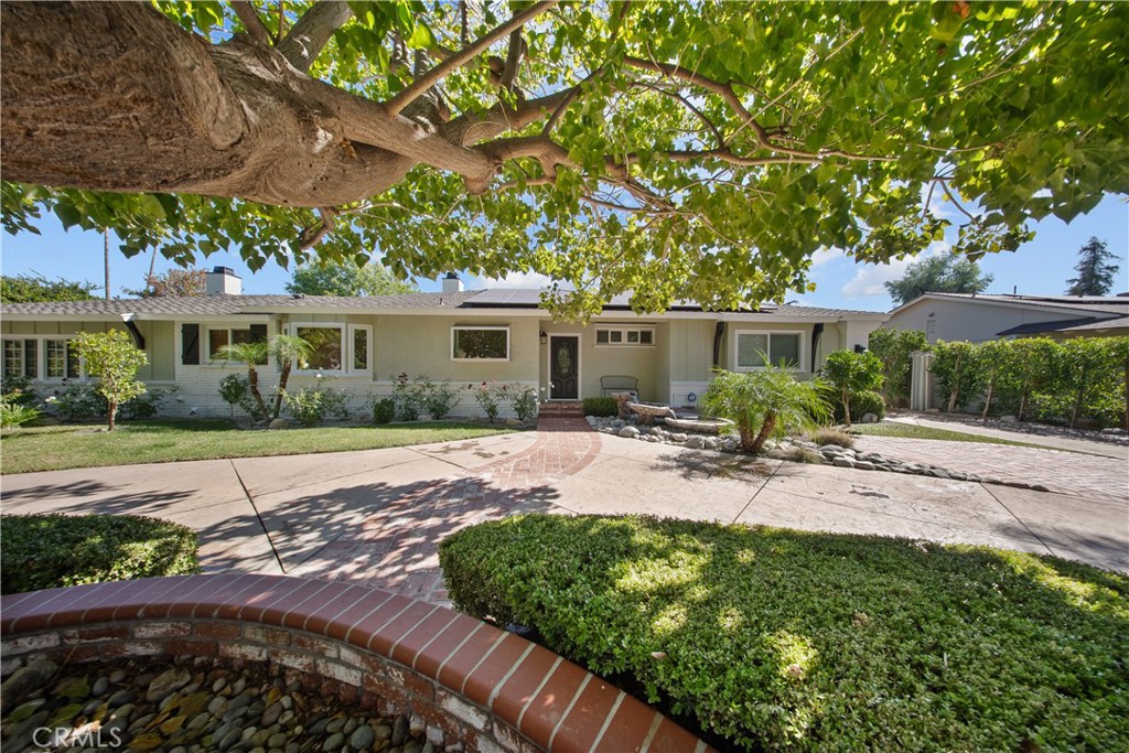 Properties 4 10132 Wish Avenue