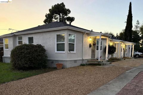 Photo of 1315 135Th Ave, San Leandro, CA 94578 (MLS # 41131328)