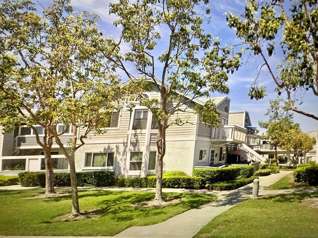 Upper-level end-unit condo in desirable Northwood! Vaulted ceilings, large windows, plantation shutters, and updated kitchen with white cabinets. Dual master suites with remodeled baths; primary suite with walk-in closet and patio access. Central air/heating and detached 1-car garage below. Steps to pool, spa, and Orchard Park. Walking distance to shopping, dining, coffee shops, and top-rated Irvine schools. Low HOA, no Mello-Roos – move-in ready!