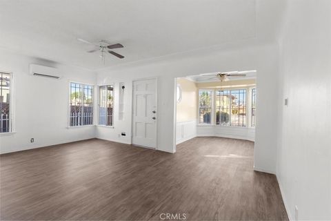 Photo of 600 W Century Boulevard, Los Angeles, CA 90044 (MLS # CV25247351) Photo of 600 W Century Boulevard, Los Angeles, CA 90044 (MLS # CV25247351)