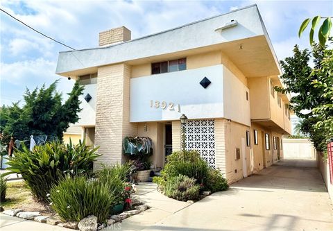 13921 Hawthorne Way Hawthorne CA 90250