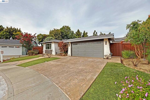 Photo of 34232 Atteridge Pl PL, Fremont, CA 94555 (MLS # 41146049)
