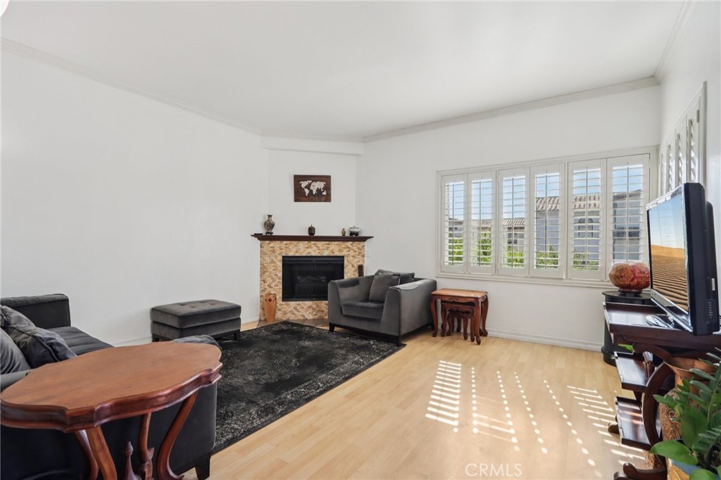 360 S Los Robles Avenue 11