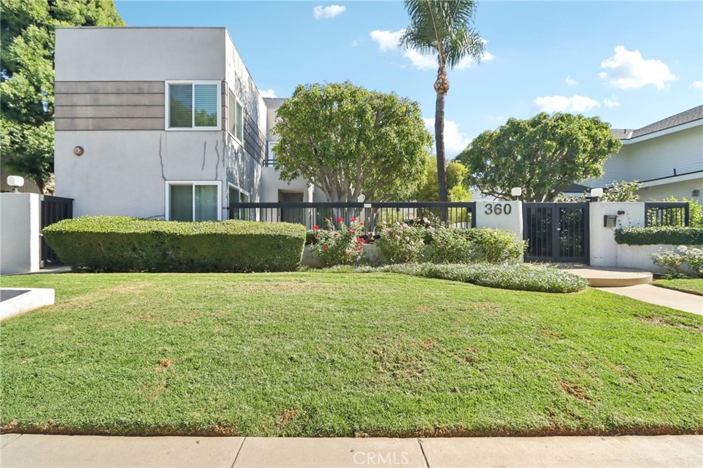 360 S Los Robles Avenue 11