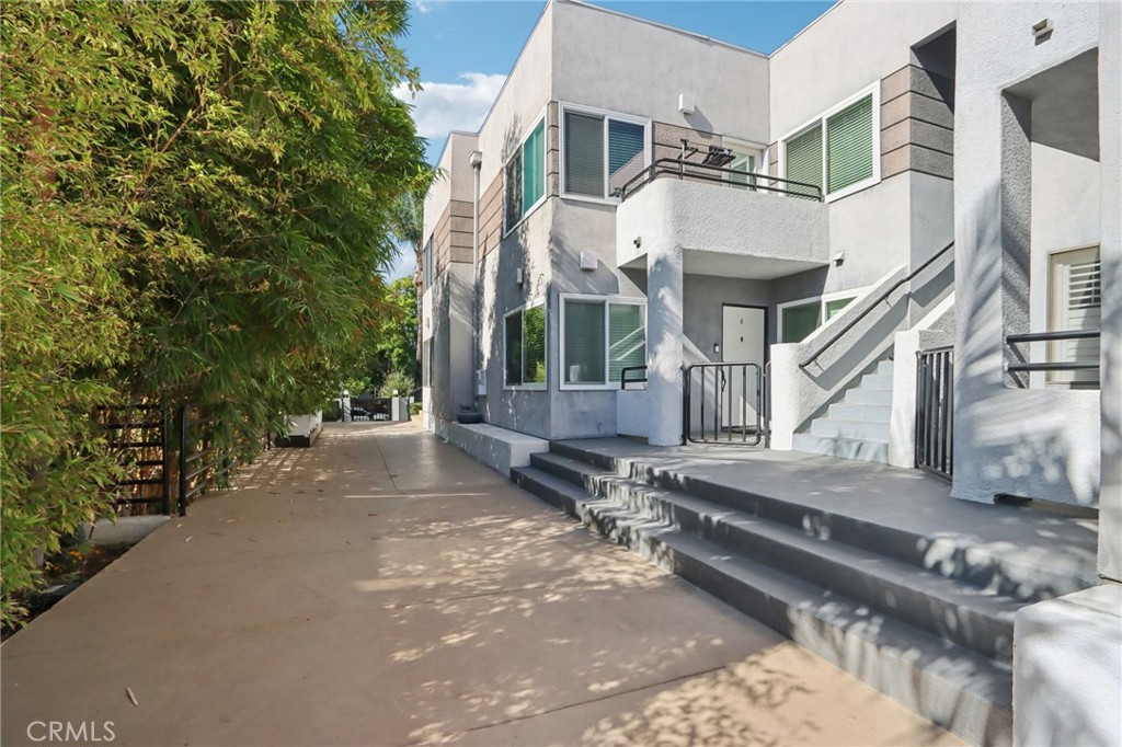 360 S Los Robles Avenue 11