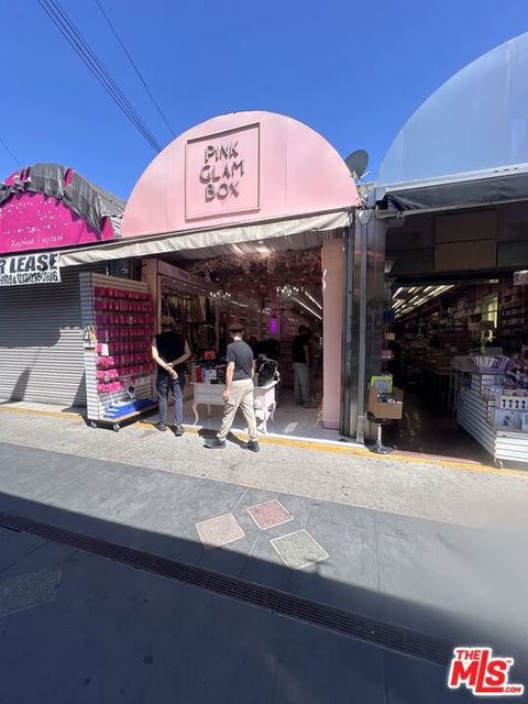 Photo of 323 E 12th Street, Los Angeles, CA 90015 (MLS # 26835713)
