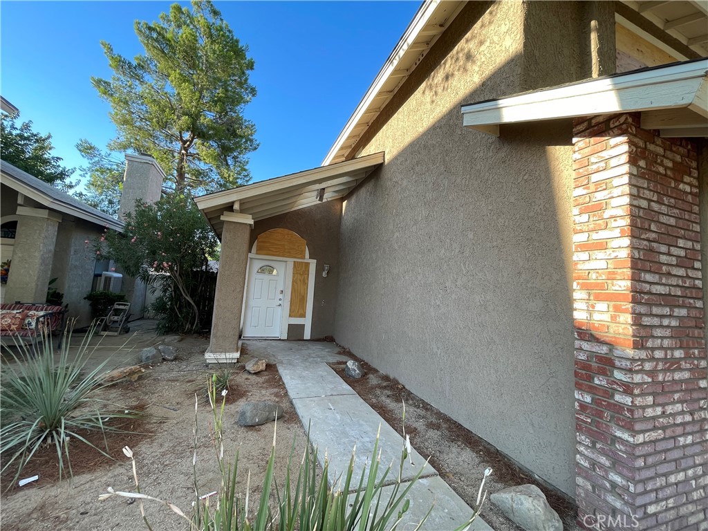 647 E Jenner Street