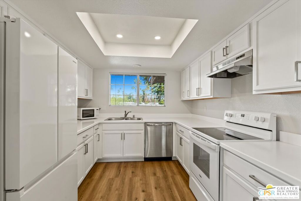 Photo of 2001 E Camino Parocela #B8, Palm Springs, CA 92264 (MLS # 26638293PS)