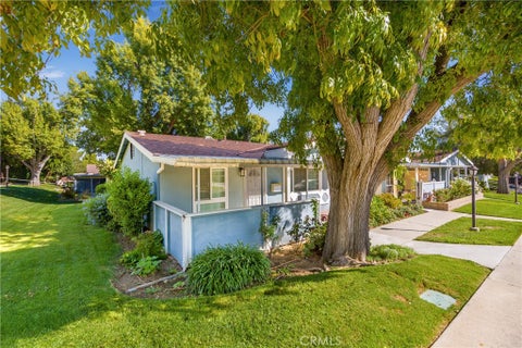 Photo of 19139 Avenue Of The Oaks #D, Newhall, CA 91321 (MLS # SR26209822)