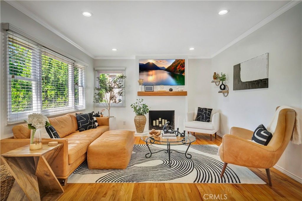 Photo of 21907 De La Osa Street, Woodland Hills, CA 91364 (MLS # SR25183535)