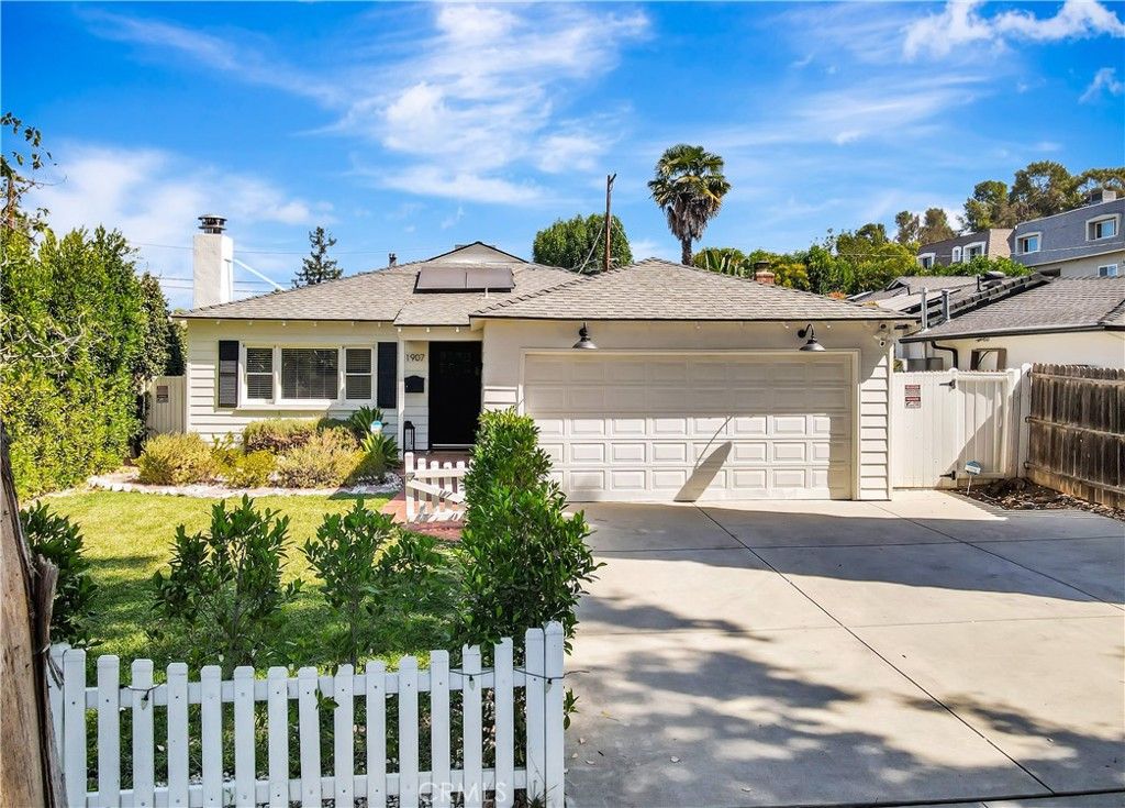 Photo of 21907 De La Osa Street, Woodland Hills, CA 91364 (MLS # SR25183535)