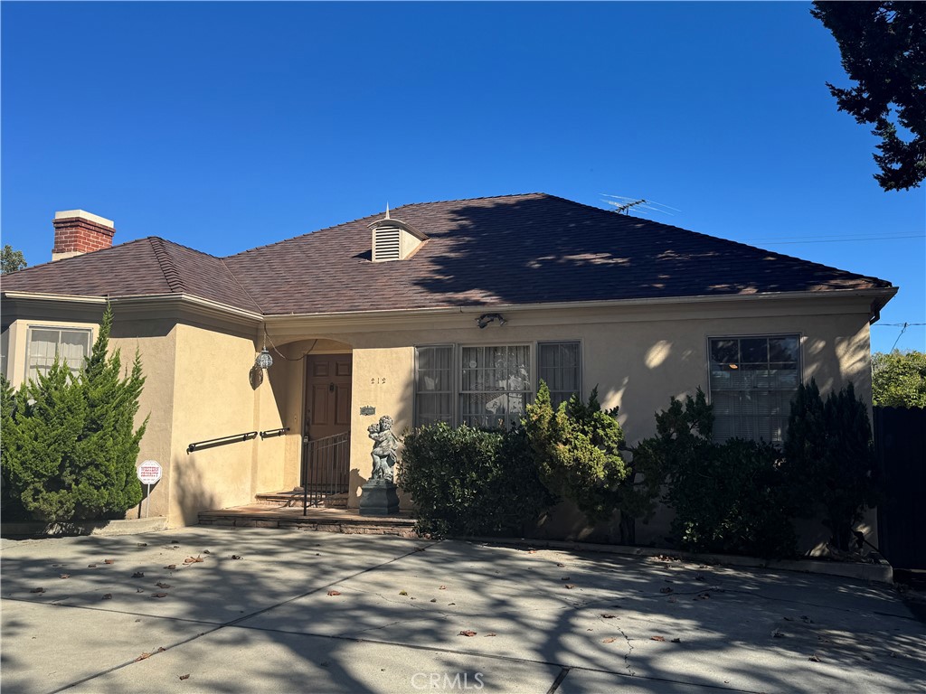 Main image without alt text