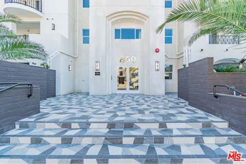 Photo of 850 Crenshaw Boulevard #203, Los Angeles, CA 90005 (MLS # 26876665)