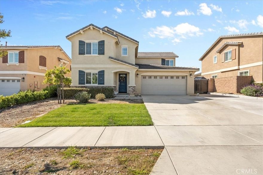 Welcome to 6362 Gold Finch Way! This beautiful two-story home offers 4 spacious bedrooms and 3 bathrooms, including a convenient main-floor bedroom perfect for guests or multi-generational living. The open-concept kitchen flows seamlessly into the inviting family room, complete with custom built-ins that add both style and functionality. Step outside to your own private oasis, a sparkling new pool and spa, ideal for relaxing or entertaining. Etiwanda School District. With its warm, welcoming layout and thoughtful upgrades throughout, this home is truly a must see!
.