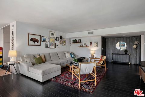 Photo of 7309 Franklin Avenue #405, Los Angeles, CA 90046 (MLS # 25587127)