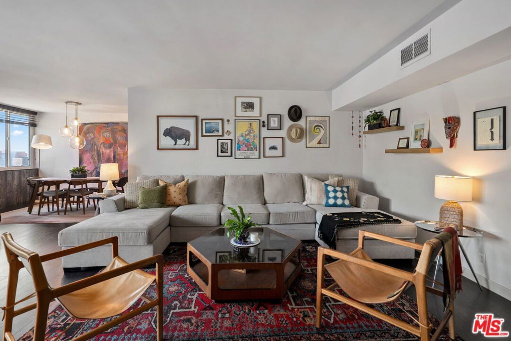 Photo of 7309 Franklin Avenue #405, Los Angeles, CA 90046 (MLS # 25587127)