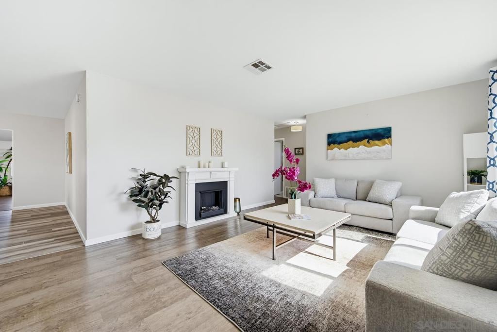 6656 Rockglen Ave