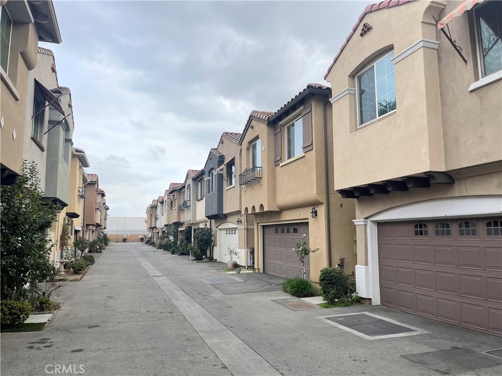 Properties 3 10361 Diamond Way