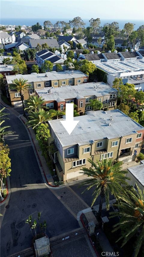 Photo of 10 Bluefin Court, Newport Beach, CA 92663 (MLS # NP26111404)