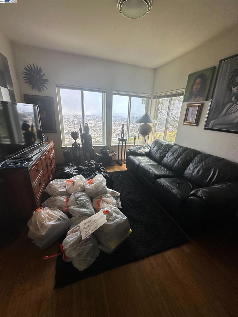DALY CITY - Residential