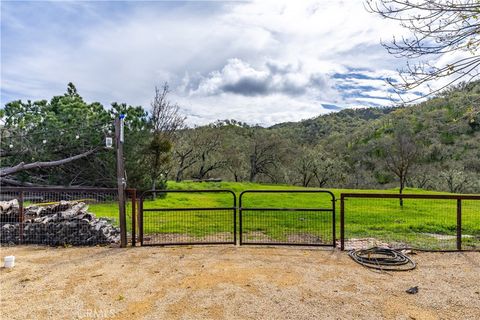Tiny photo for 1856 Southfork Place, Paso Robles, CA 93446 (MLS # SR26034352)