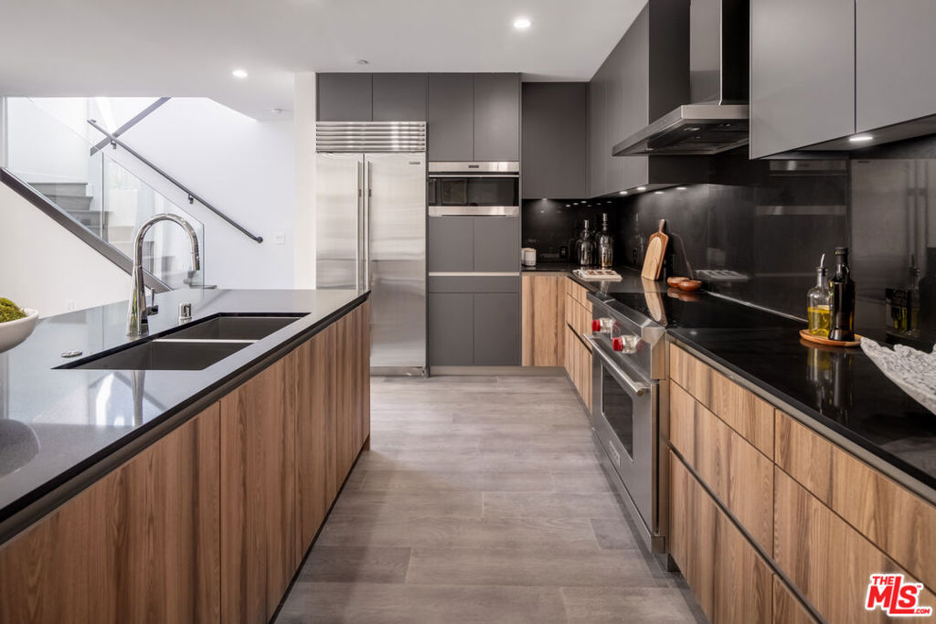 Unique, one-of-a-kind dual-level, corner townhome, that offers 2-bedroom, 3 baths, and a powder room, and 2-car private garage. This spacious 2,770 square foot townhome boasts a well-designed layout with 2,234 square feet of living space, plus an additional 536 square feet of flex space perfect for a home office or storage. Expansive kitchen with island, Snaidero Italian cabinetry and Subzero/Wolf Appliances. Only a few homes like this available with lower-level flex space with full bath that can easily be transformed into a live-work type of vibe. Upscale and sustainable finishes including Caesarstone countertops throughout, Gessi plumbing fixtures and Hydro Systems soaking tubs. Nestled on a highly walkable tree-lined street, The Ainsley is located steps from the best of Melrose but also offers highly coveted amenities- from the onsite concierge services, to the California Lounge and fitness center, yoga and training rooms and more, here you can have it all.