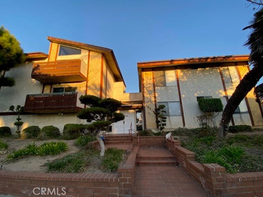 SELLER MOTIVATED! Spacious 2-bedroom, 1.5-bath condo located in a secure gated community. This SPACIOUS unit offers 1,101 sq. ft. of living space, including a generous living room, dining area adjacent to the kitchen, and two large bedrooms. Enjoy a balcony OVERLOOKING THE COURTYARD and the convenience of two assigned parking spaces.

The community features a pool, recreation room, and onsite coin-operated laundry. Ideally situated near shopping centers, schools, public transportation, and hospitals.