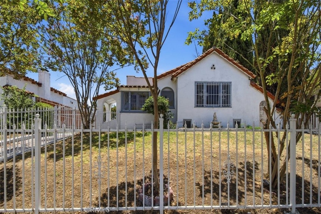 2136 W 75th Street