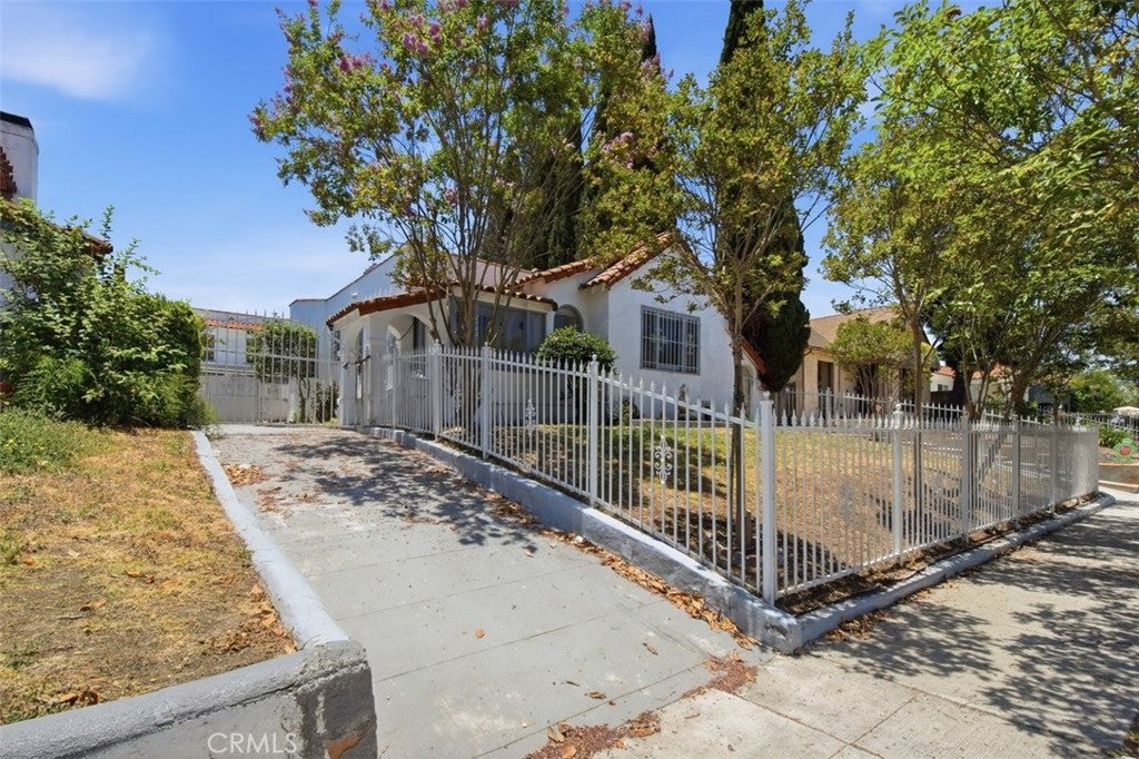 2136 W 75th Street, Los Angeles CA 90047