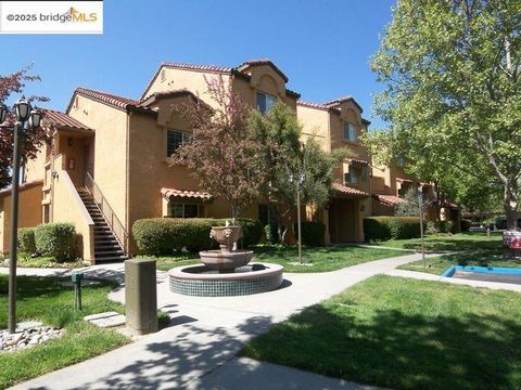 Photo of 745 Watson Canyon Ct Ct #127, San Ramon, CA 94582 (MLS # 41115819)