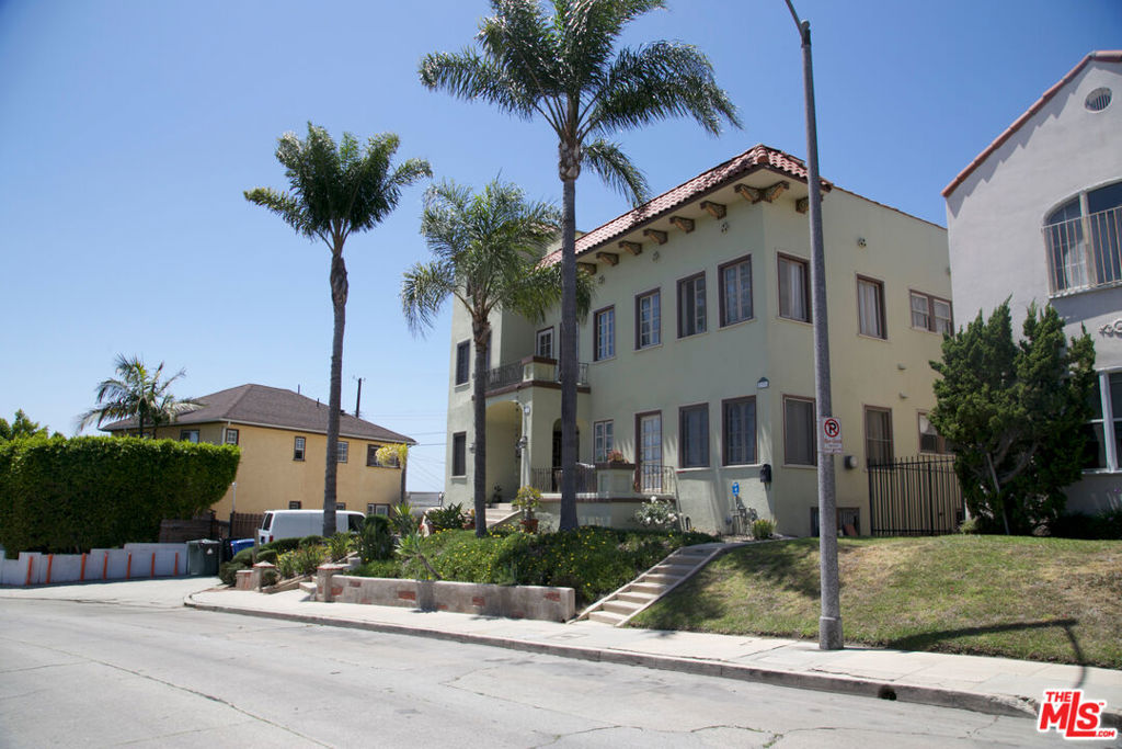 "Lucerne Tower " is a 5 unit Italianate architectural apartment building conveniently located in the tony "Mid City" Neighborhood. Site orientation faces southwest offering ocean views, located north of the 10 freeway and east of La Brea. The grandeur architecture can date back to the late 19th century in this case showcasing notable examples of exterior cornice ornamentation and original interior millwork. There are 4 one bedroom units and 1 Penthouse with 3 garages/accessory units, a long driveway and a rooftop deck. The Penthouse delivered VACANT. Buyer can immediately realize a monthly rental of $3,500 with upside potential for that vacant unit. Within a burgeoning demographic, the building is centrally located in proximity to the metro line, trendy coffee shops, restaurants and world renowned museums in the greater Los Angeles environment.