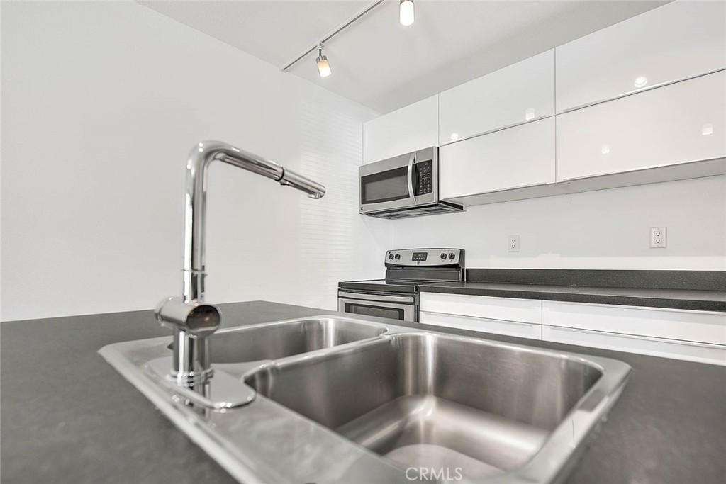 Mountain View Villas (32161) - Residential Lease