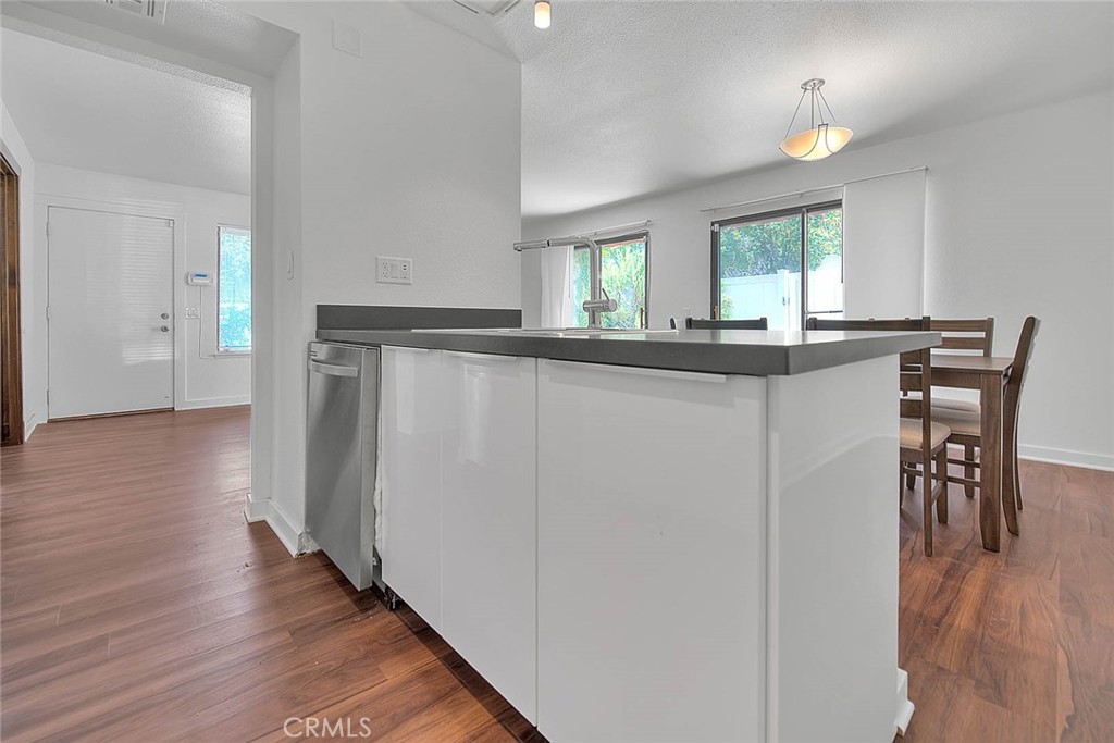 Mountain View Villas (32161) - Residential Lease