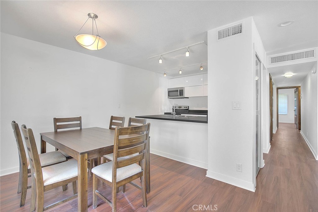 Mountain View Villas (32161) - Residential Lease