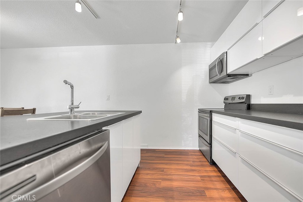 Mountain View Villas (32161) - Residential Lease