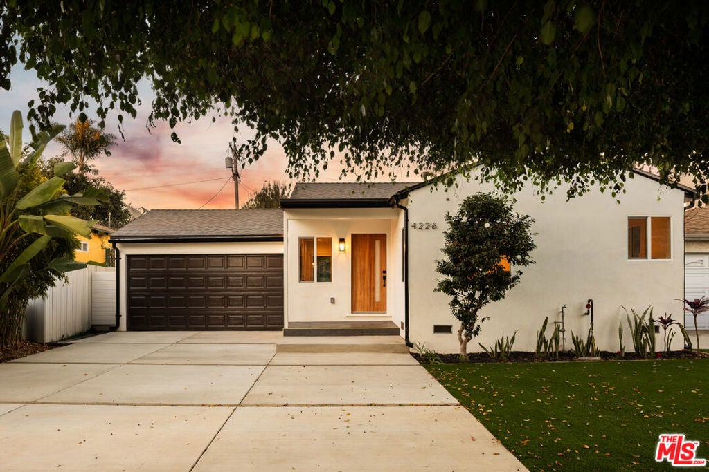4226 Redwood Avenue