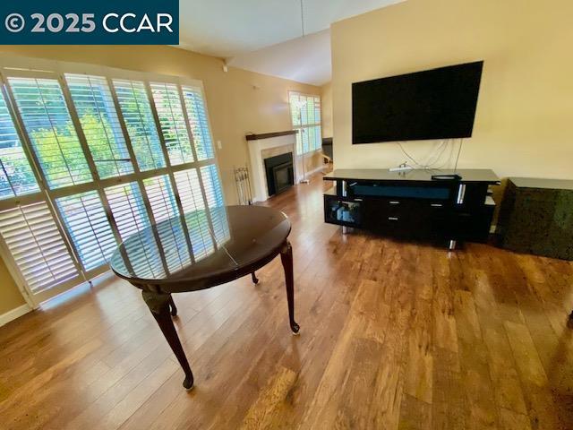 MIRA VISTA - Residential