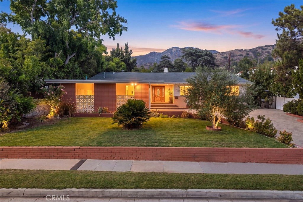 1011 Matilija