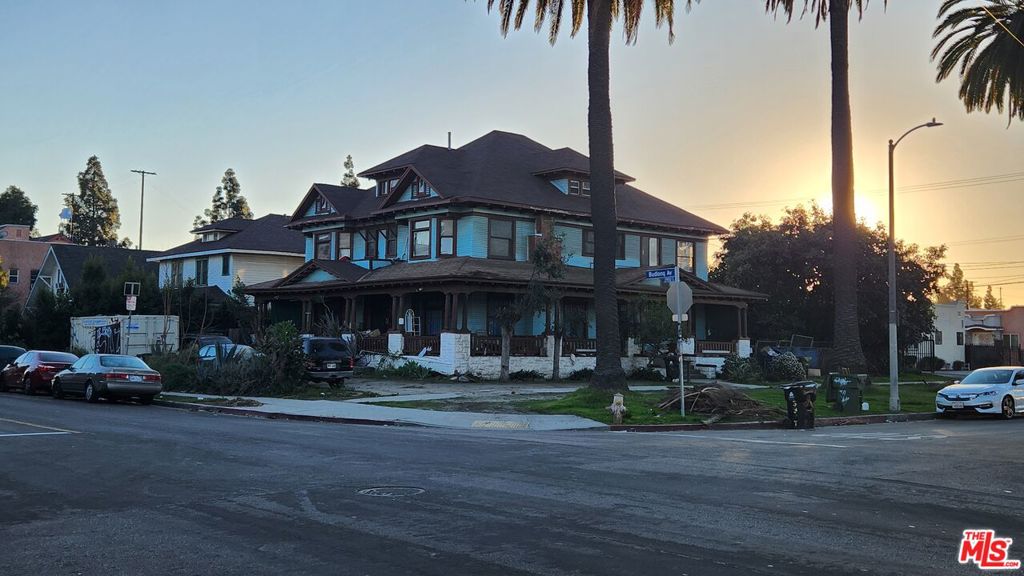 3977 S Budlong Avenue