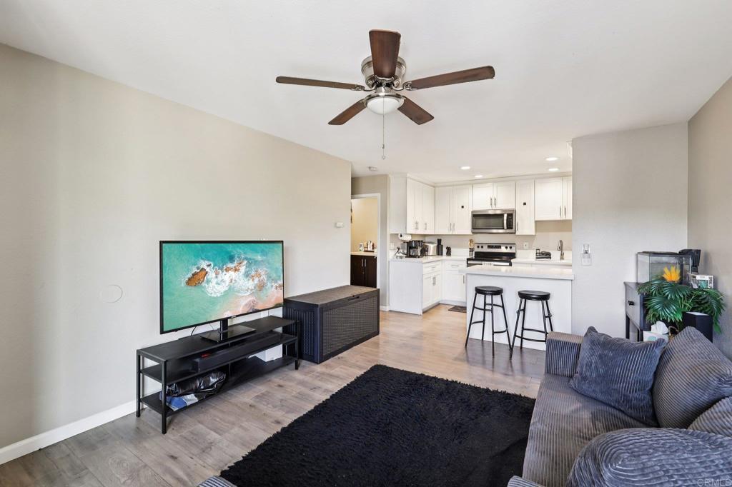 745 E Bradley Avenue 54