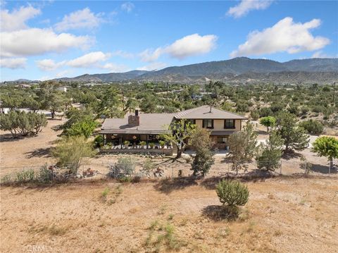 Photo of 984 Pinon Road, Pinon Hills, CA 92372 (MLS # HD26085004)
